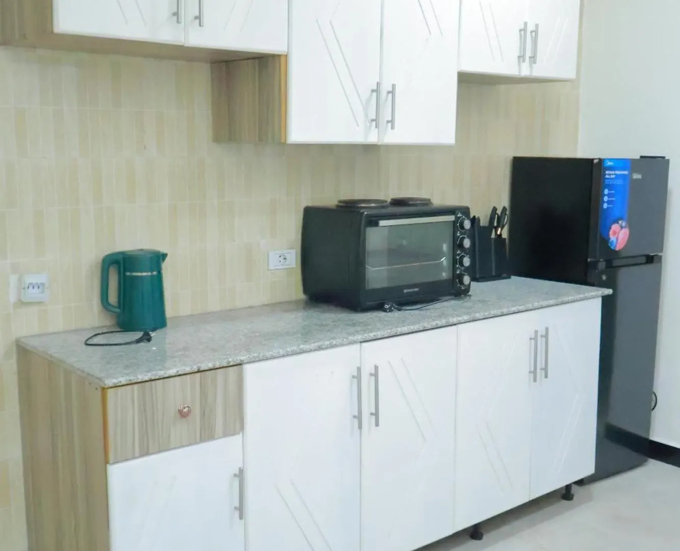 Spacious 5-Bedroom Apartment In The Heart Of Bole Αντίς Αμπέμπα