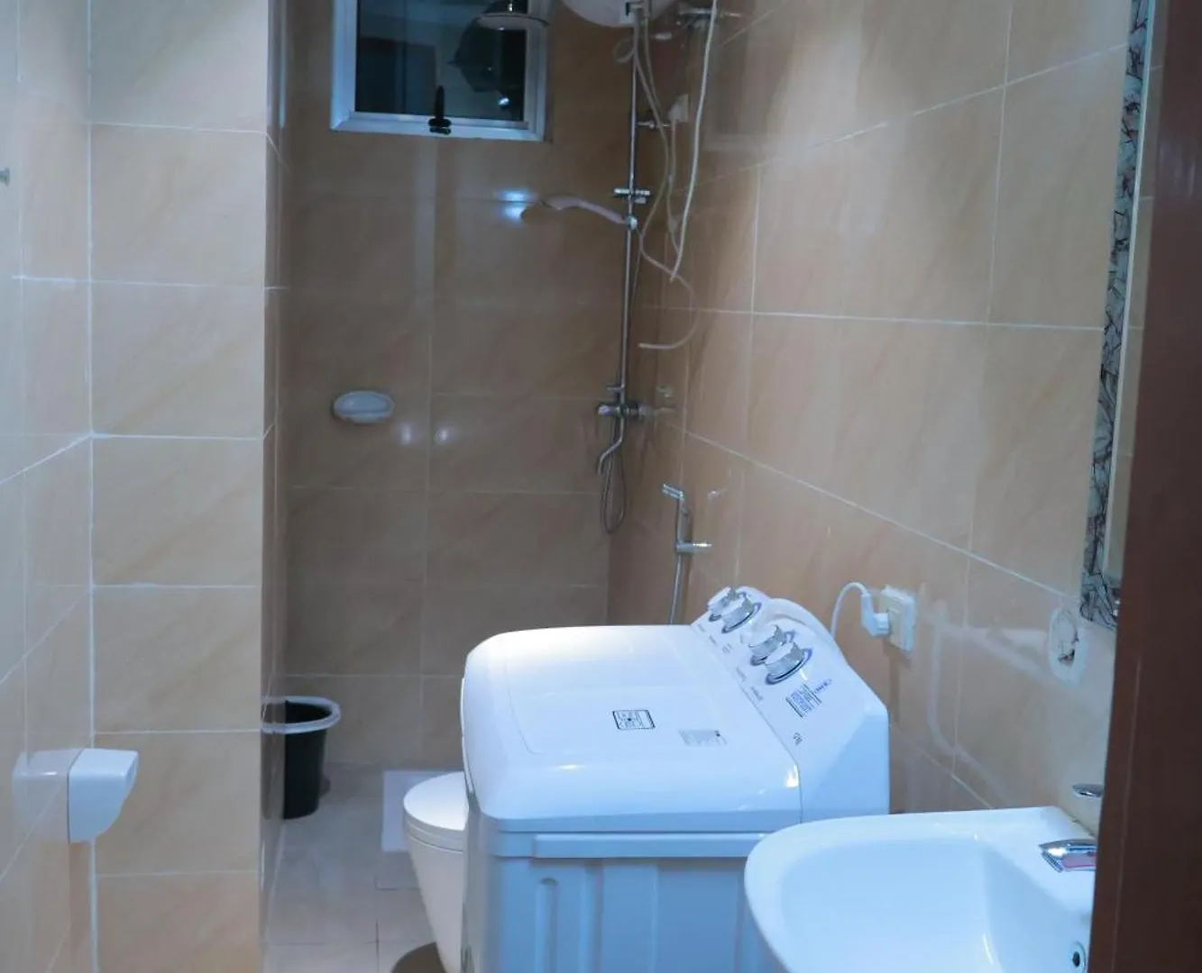 Spacious 5-Bedroom Apartment In The Heart Of Bole Αντίς Αμπέμπα 0*,